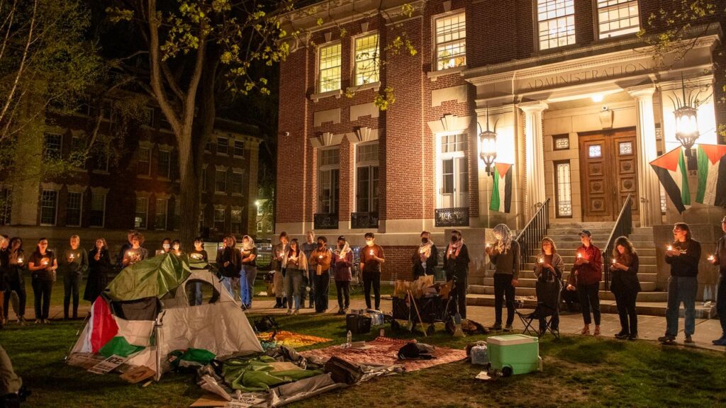 How Dartmouth Became the Ivy League’s Switzerland