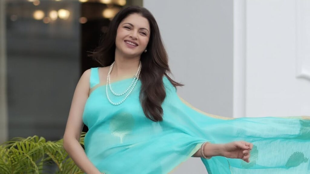 Bhagyashree tries core strengthening exercises