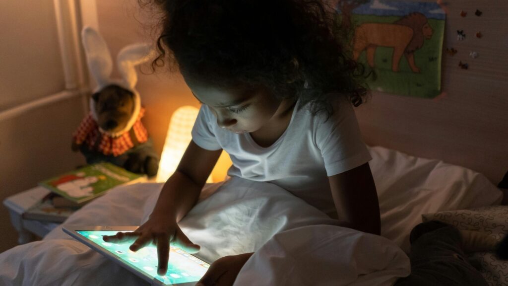 Eye surgeon warns ‘kids under 5 are spending twice the recommended screen time’; shares tips to protect their vision | Health