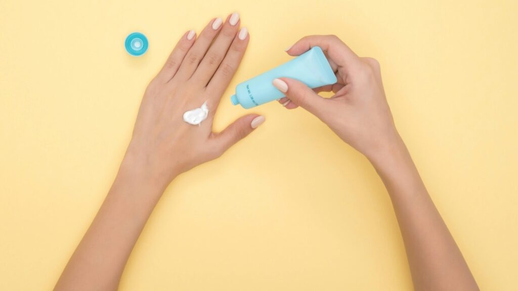 From blue light to UVA rays: Dermatologist shares 6 reasons you shouldn’t skip sunscreen indoors | Health