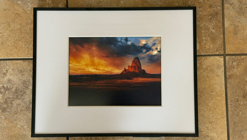 Here's a Digital Photo Frame That Doesn't Need Wall Power