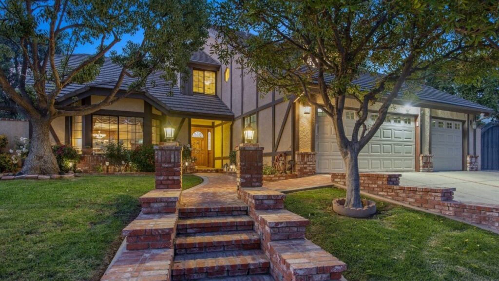You Can Stay at the House From 'Poltergeist', and Even Have Someone Haunt You
