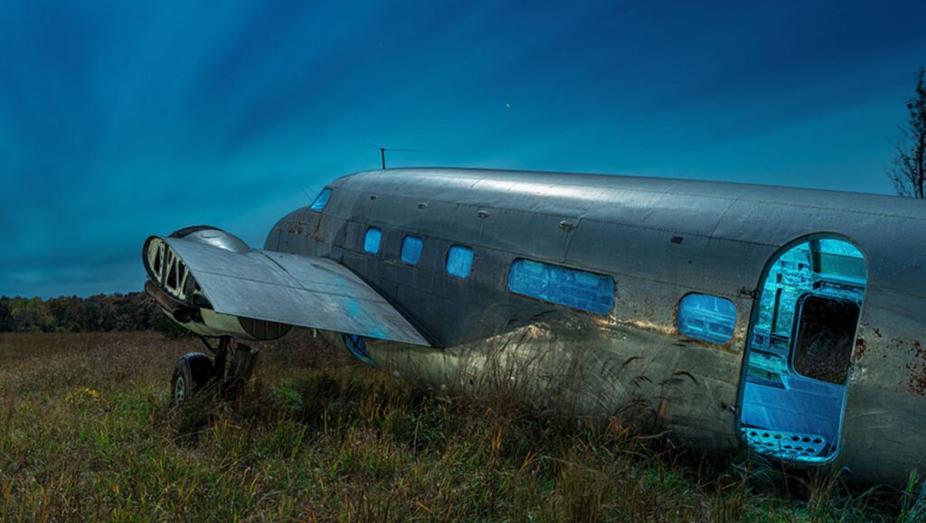 Ghost Mode: Becoming Invisible in Your Night Photo When Light Painting