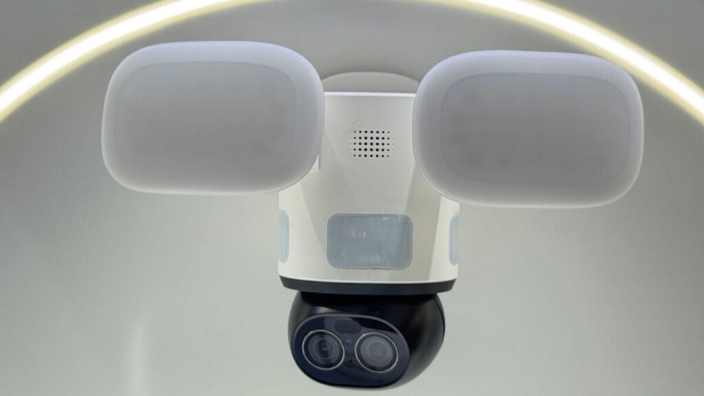 Reolink’s New Floodlight Camera Uses Sensors and AI to Detect Where It Can’t See Reolink's New Floodlight Camera Uses Sensors and AI to Detect Where It Can't See