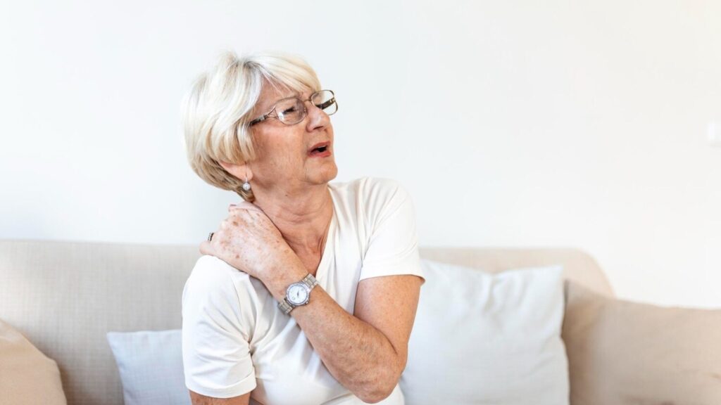Fortis orthopaedic surgeon shares 4 ways older adults can protect their shoulders: ‘Do low-impact activities such as…’ Fortis orthopaedic surgeon shares 4 ways older adults can protect their shoulders: ‘Do low-impact activities such as…’