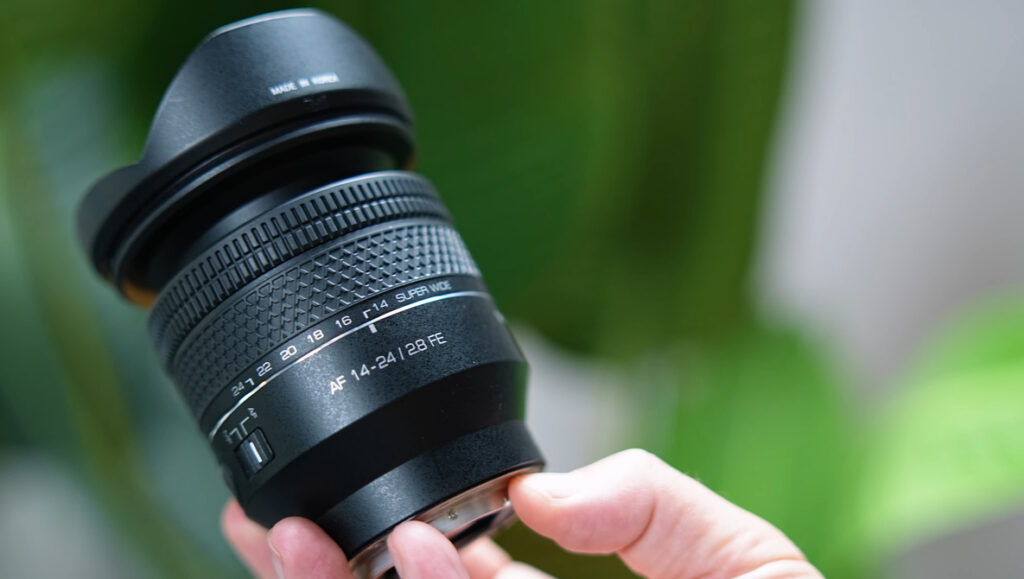 An Ultra-Wide Zoom on a Budget With One Quirk An Ultra-Wide Zoom on a Budget With One Quirk