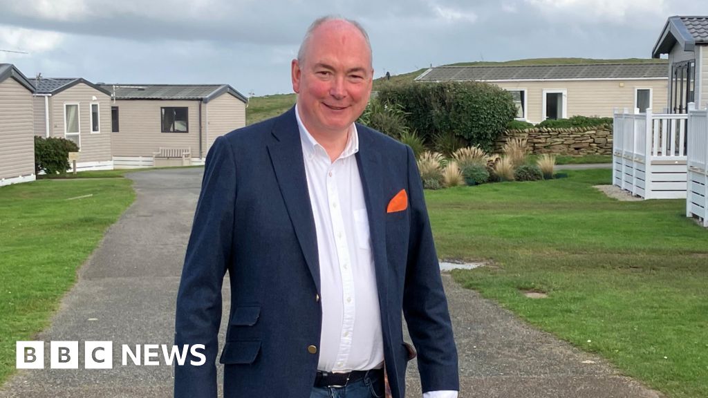 Cornish businesses urged to consider paying ‘real living wage’ Cornish businesses urged to consider paying 'real living wage'