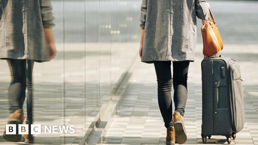 Guests ejected mid-stay from bankrupt hotel chain Sonder Guests ejected mid-stay from bankrupt hotel chain Sonder