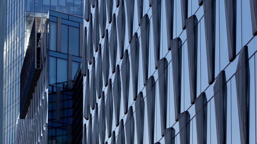 Modern Luxury: The Evolution of a Sector, Its Market, and Its Habits Modern Luxury: The Evolution of a Sector, Its Market, and Its Habits