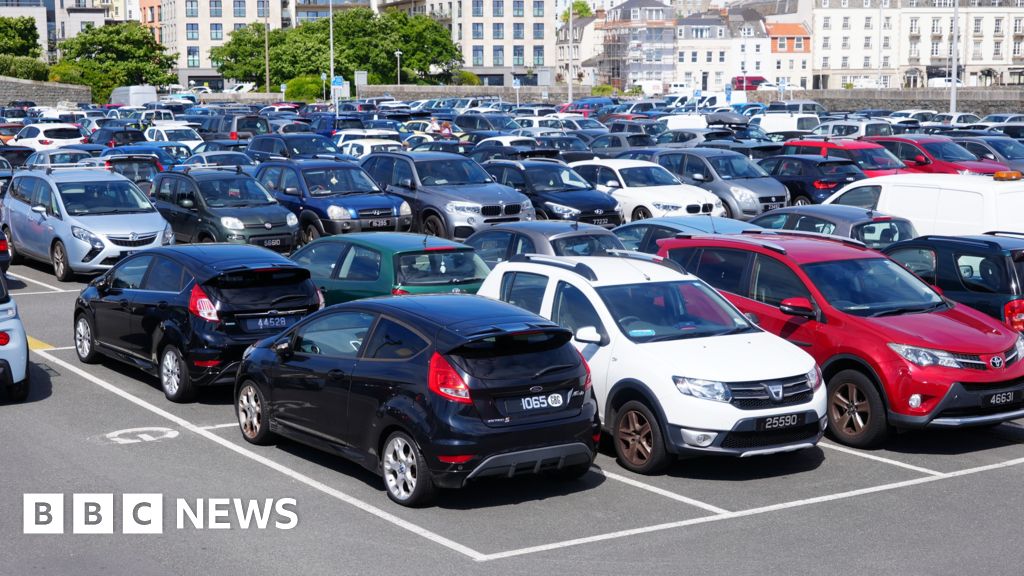 Move to reduce Guernsey fuel duty increase fails Move to reduce Guernsey fuel duty increase fails