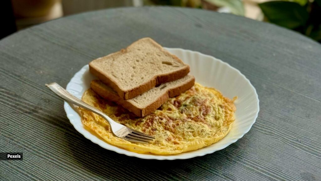 What happens to the body when you have bread-omelette combo daily for breakfast? | Health News omelette