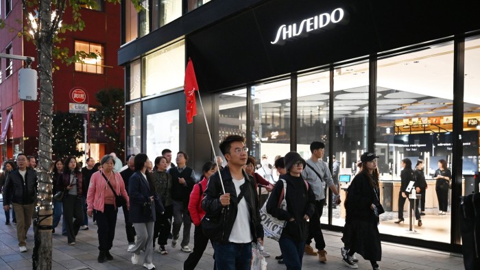 When Chinese tourists reroute, so do Japan’s investors A Chinese tour group walks past a Shiseido store in Tokyo