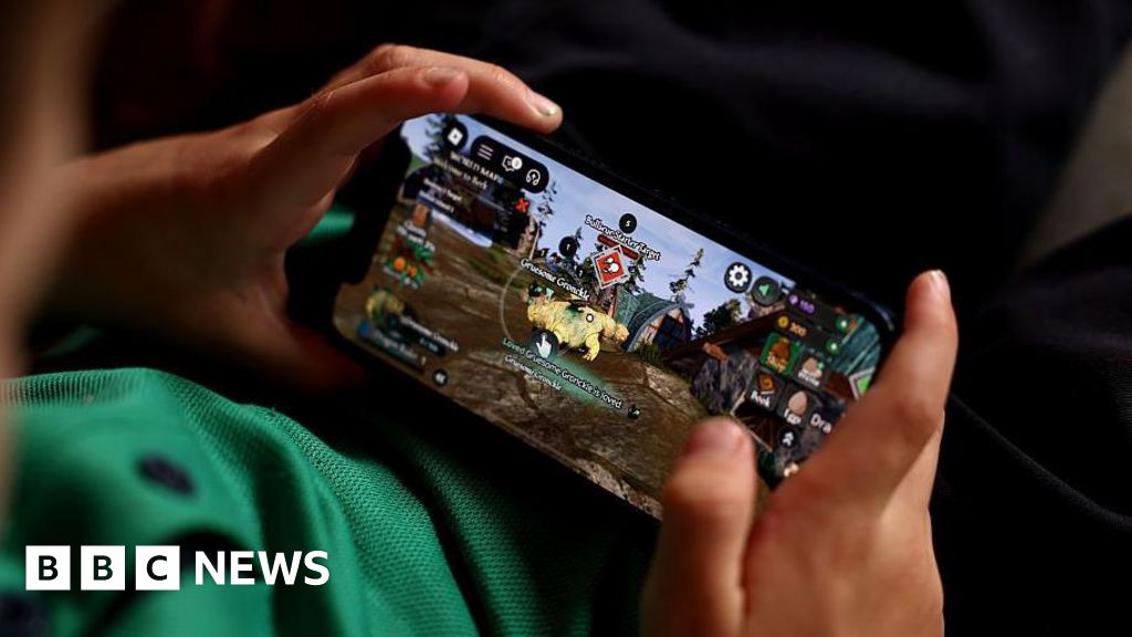 Russia bans Roblox over concerns about safety and extremist content Russia bans Roblox over concerns about safety and extremist content