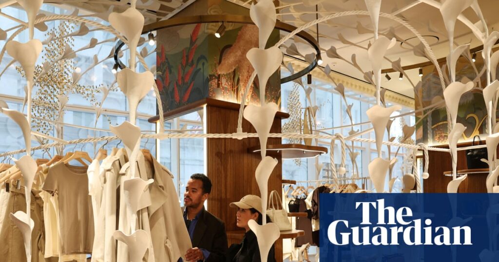 The K-shaped Christmas: wealthy few drive holiday spending splurge while many struggle to get by | US economy The K-shaped Christmas: wealthy few drive holiday spending splurge while many struggle to get by | US economy